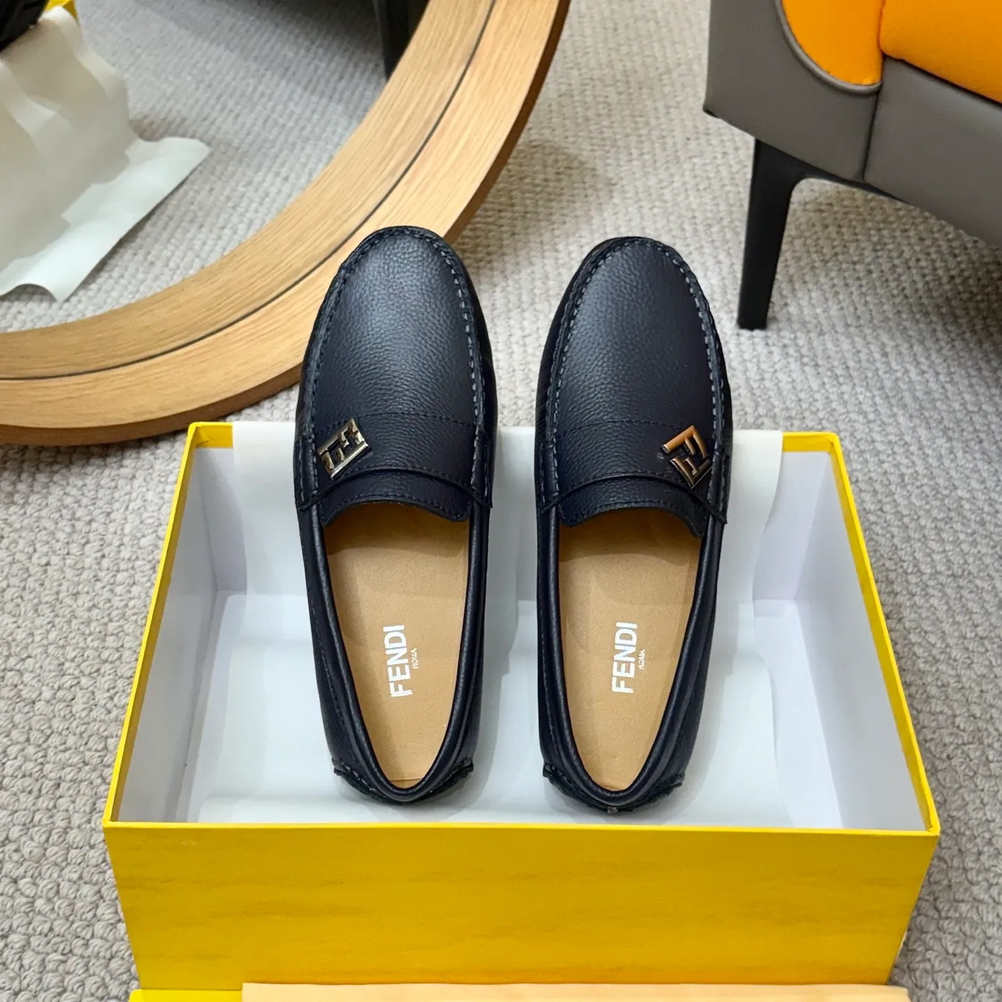 Men's shoes 💰420 [FENDI Fendi] 2⃣️0⃣️2⃣️5️⃣New Milan men's fashion lazy catwalk style ✅ fashionable casual beanie shoes, imported calfskin fabric, super smooth texture, sweat-absorbent and breathable, (sheepskin lining). Metal LOGO on the shoe body, Medusa avatar, irregular avatar, high-end craftsmanship logo✅ French Loft set foot design style 👟Low-key and elegant, great on-foot effect... Men's shoe size: 38-46 (4-12)